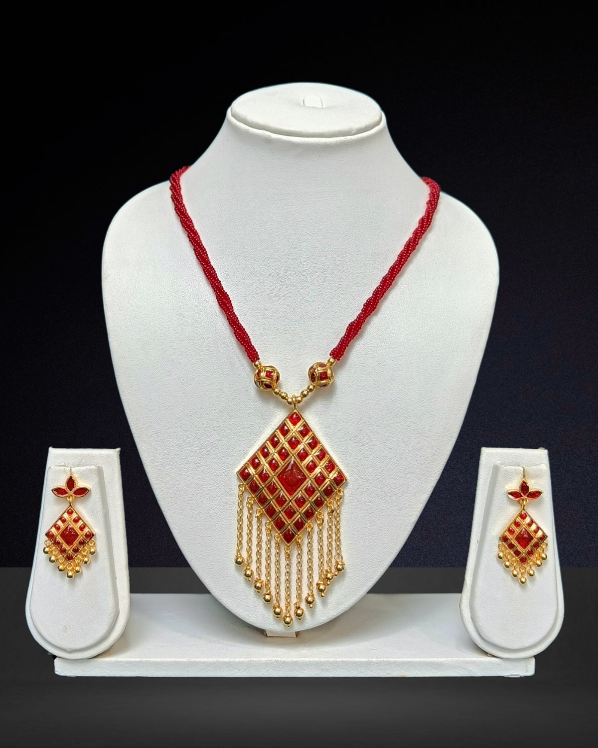 Red barfi set