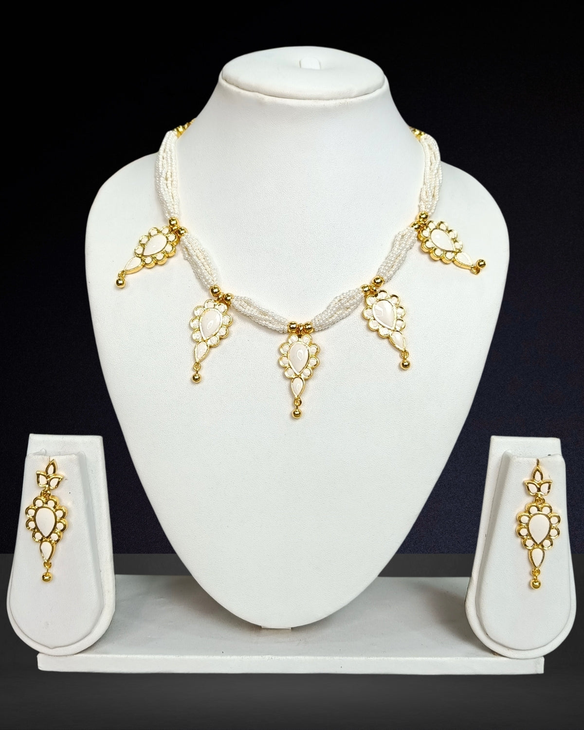 White dugdugi golpata set