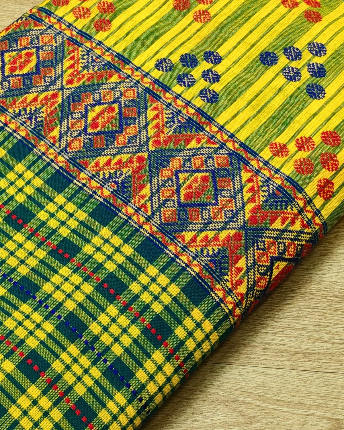 Pajok design Mising mekhela sador