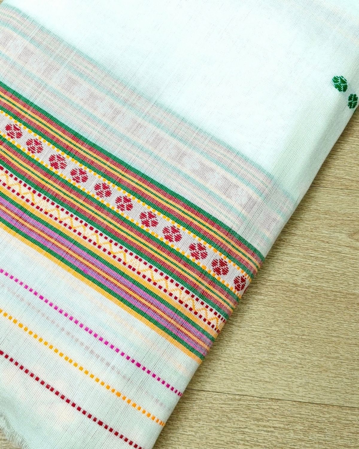 Gero design Mising mekhela sador - White