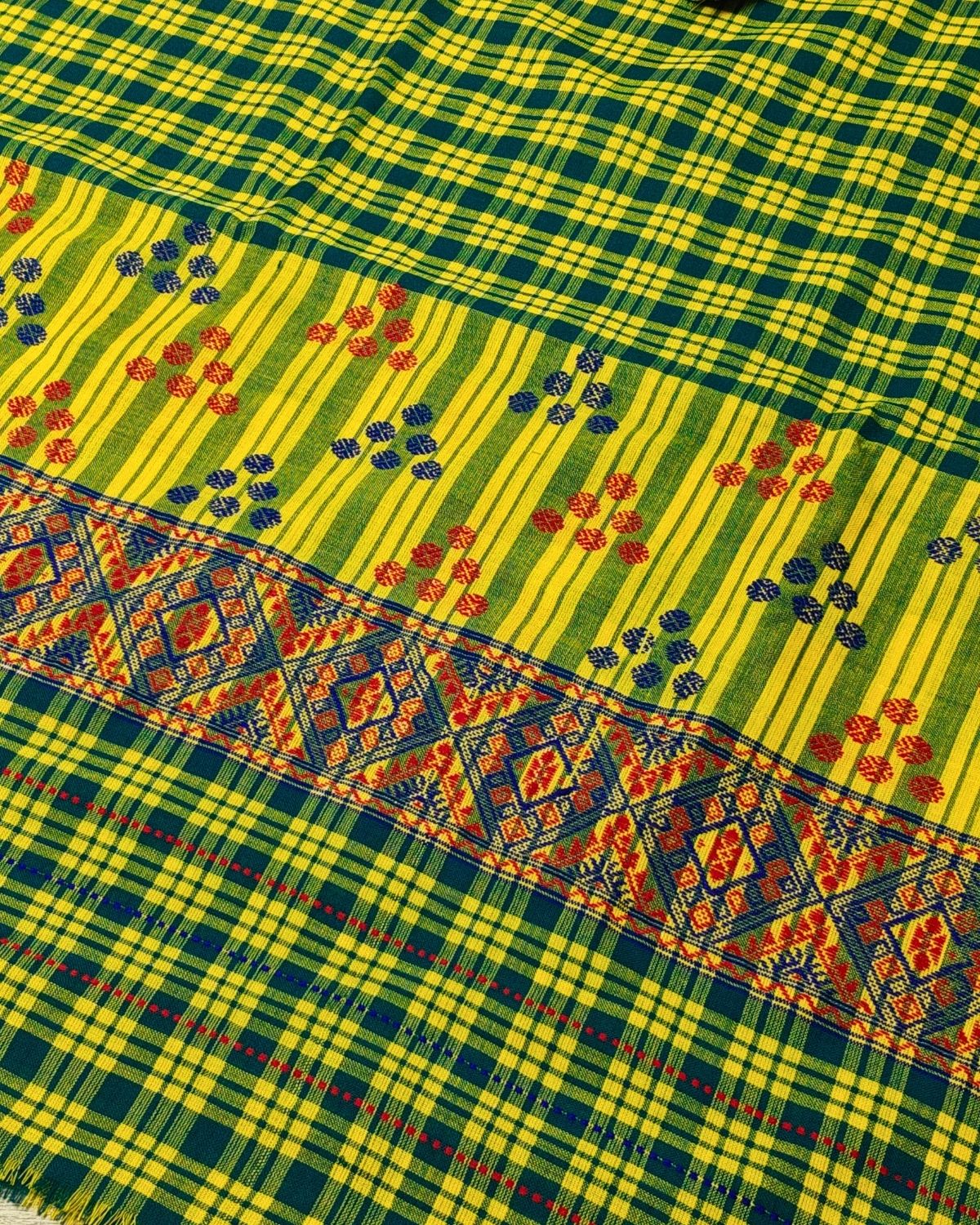 Pajok design Mising mekhela sador