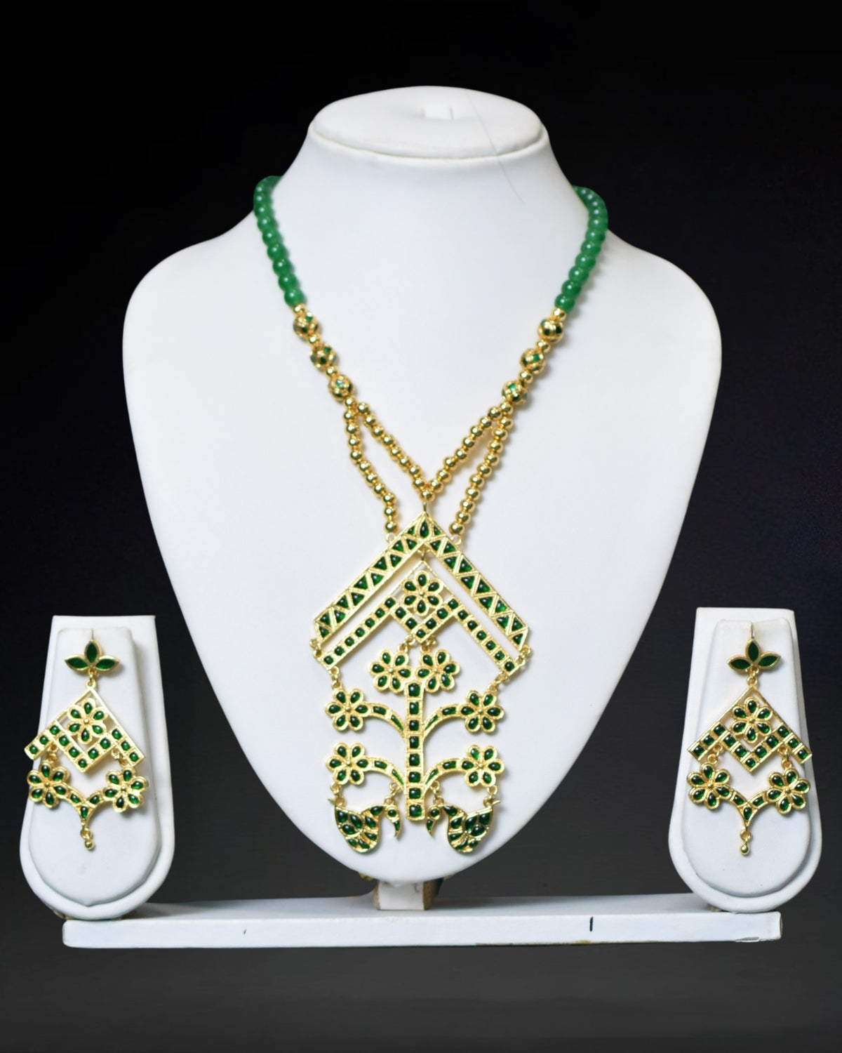 Gosbuta design jewellery set