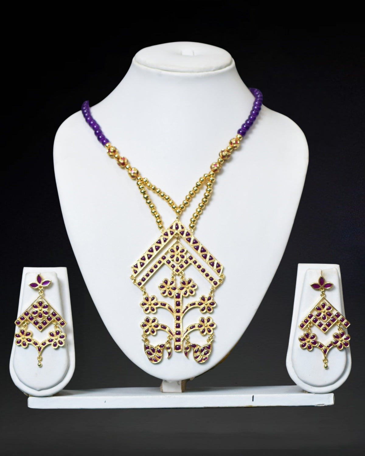 Gosbuta design jewellery set