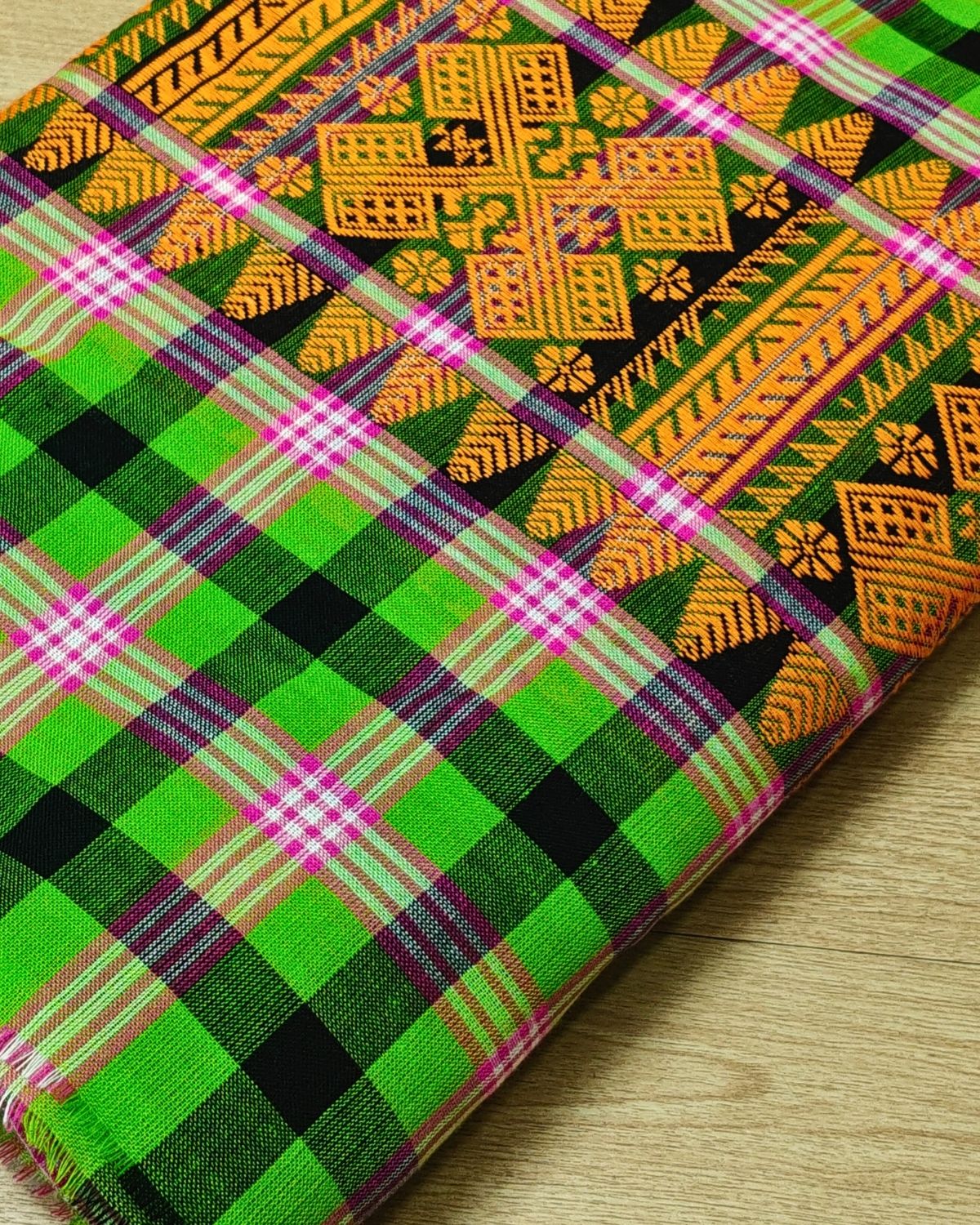 Pajok design Mising mekhela sador