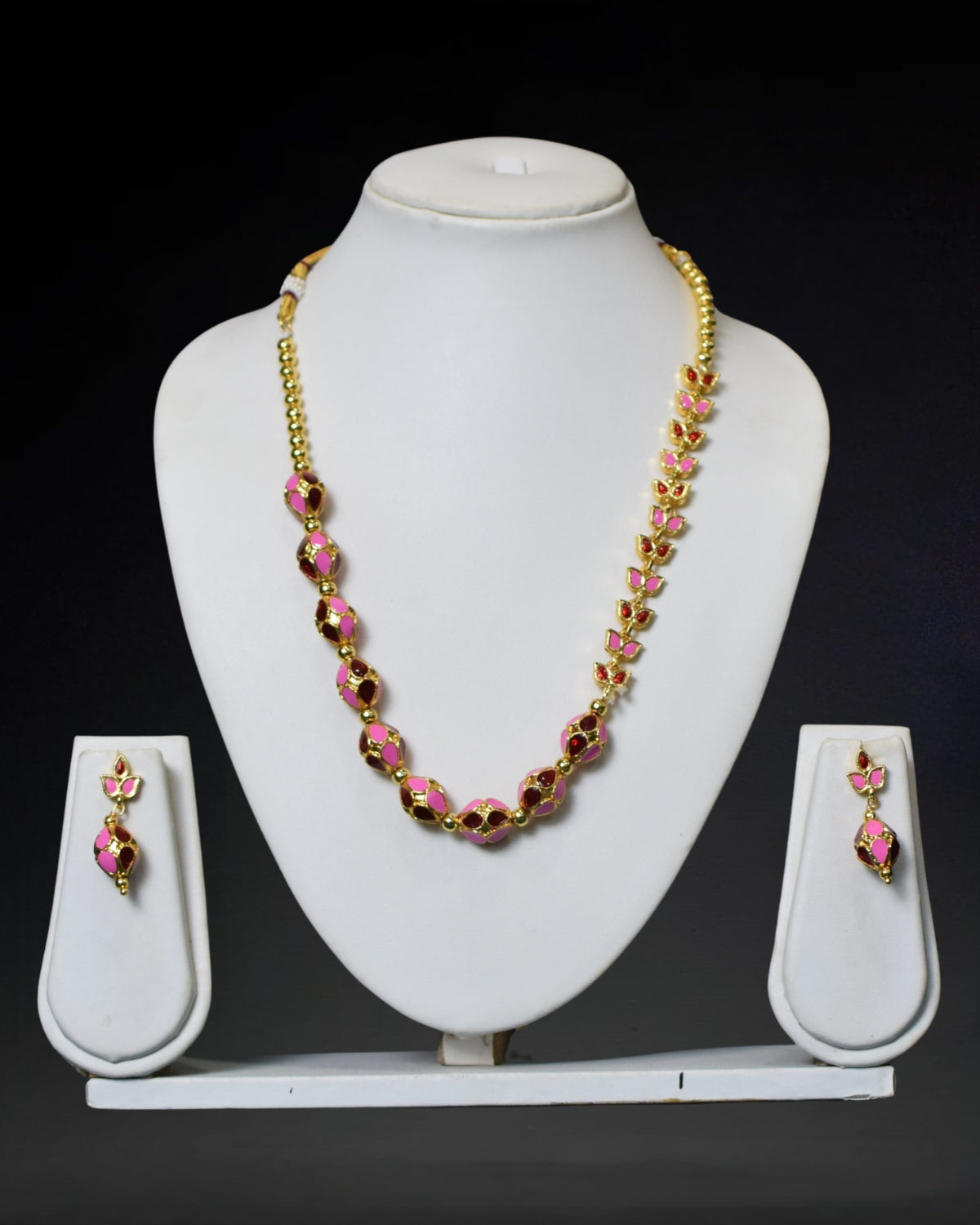 Moniball design jewellery set