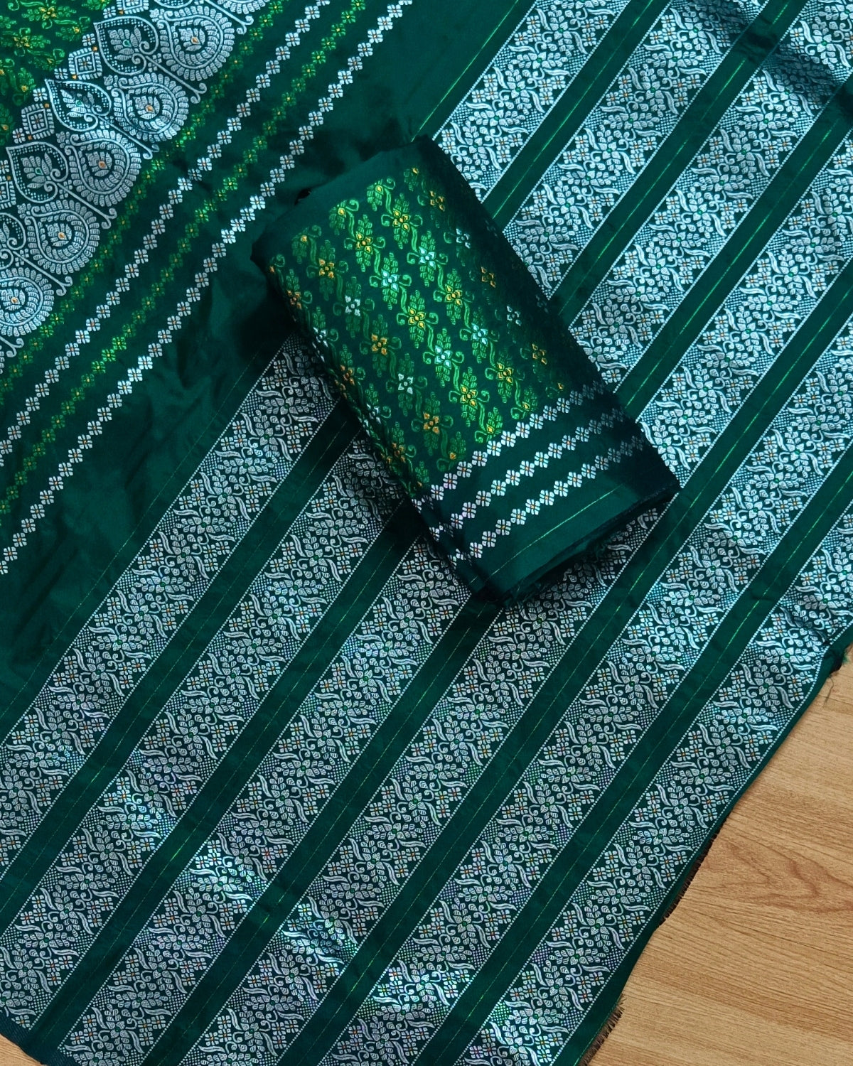 Semi paat mekhela sador - Forest green