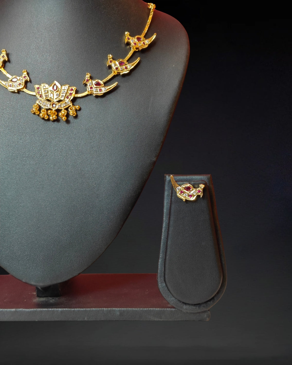 Stone lotus jewellery set
