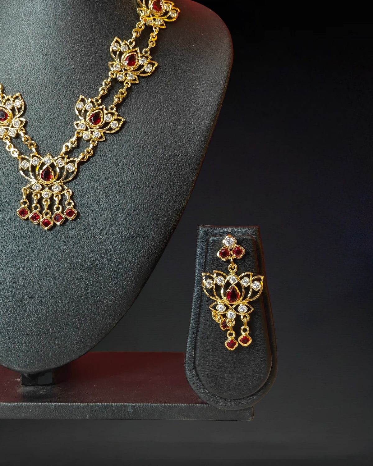 Stone lotus jewellery set