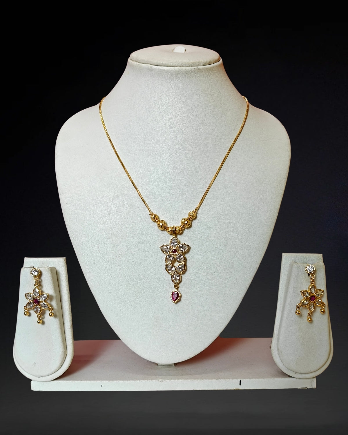 Simple stone jewellery set