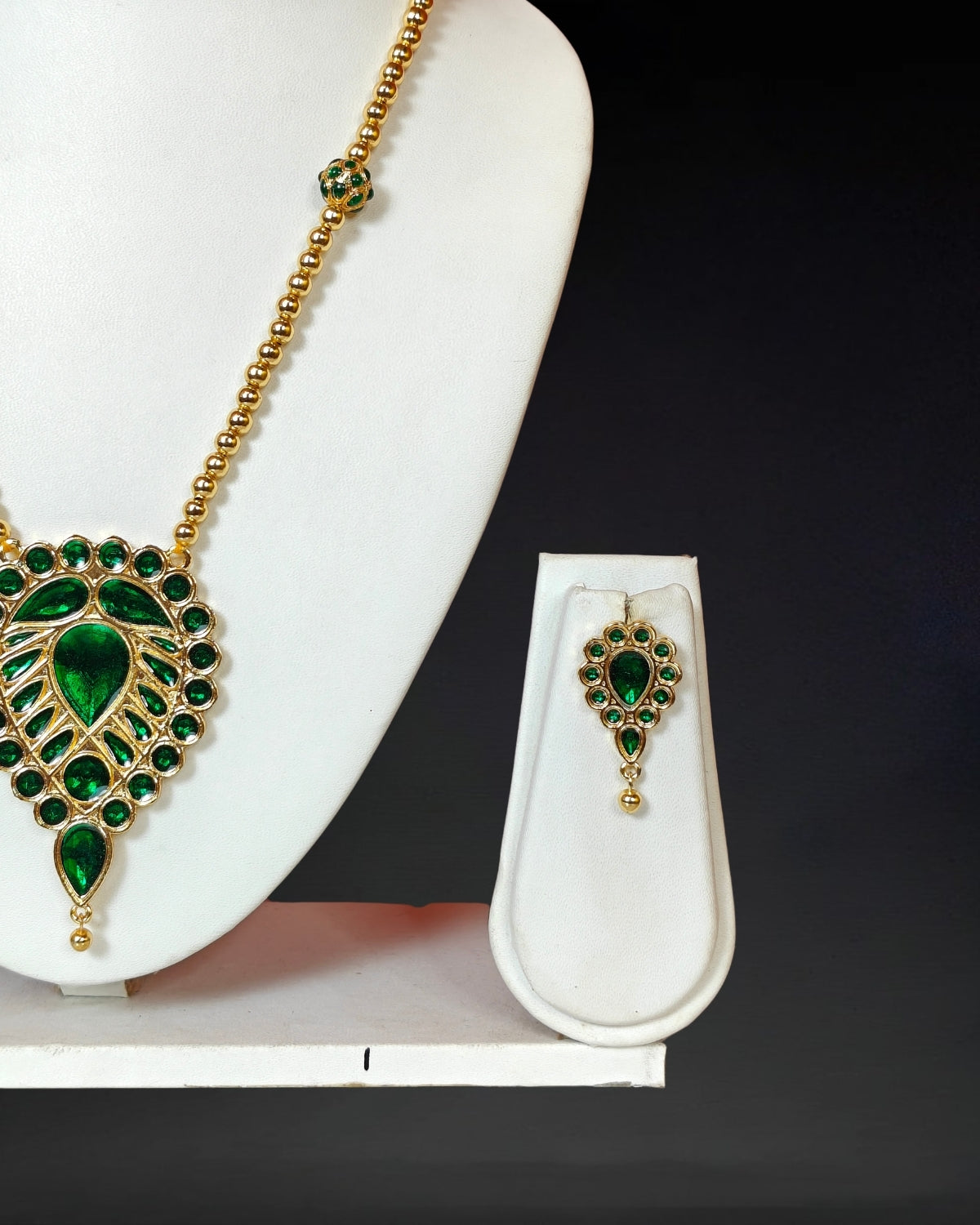 Green dugdugi jewellery set