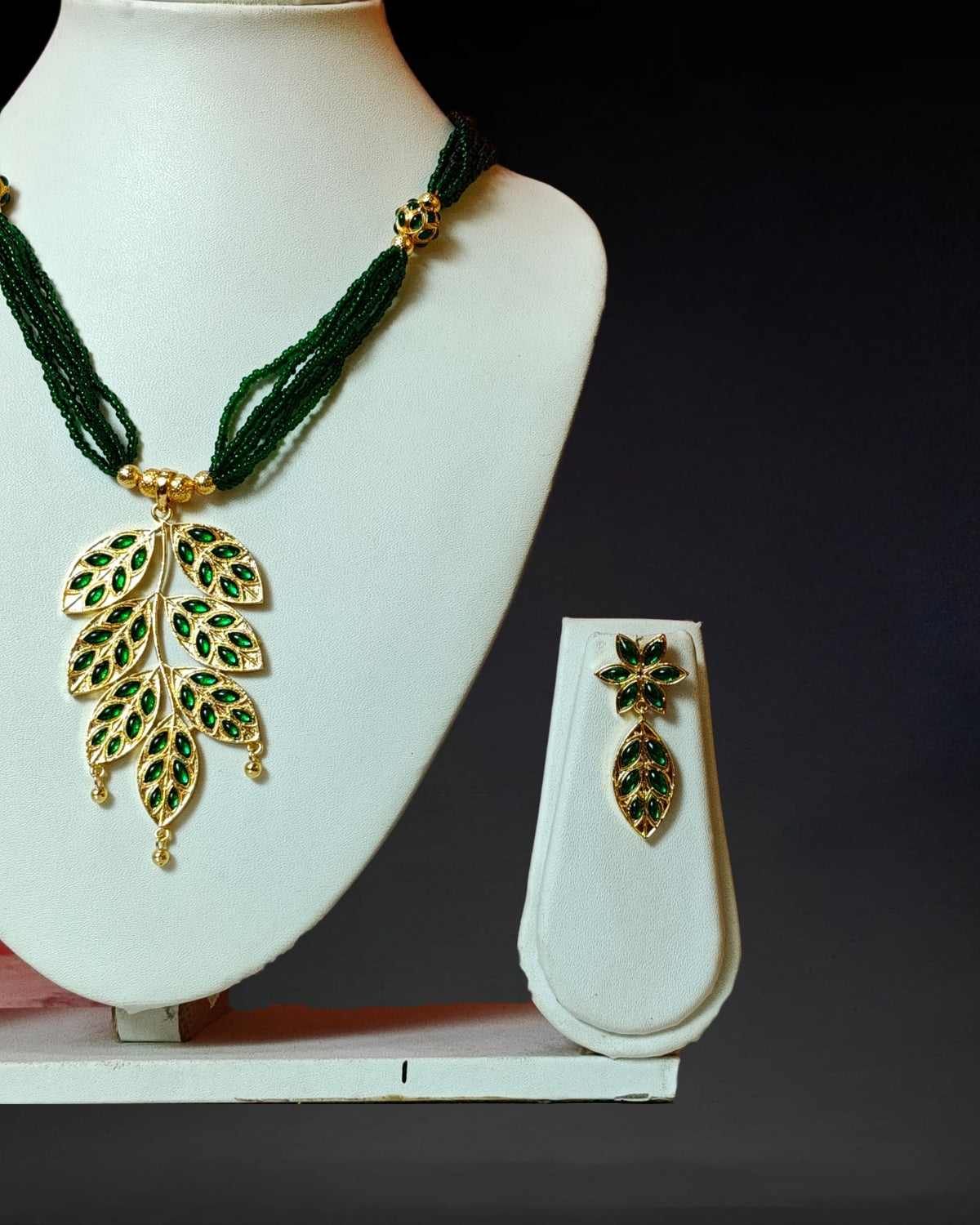 Paat design jewellery set