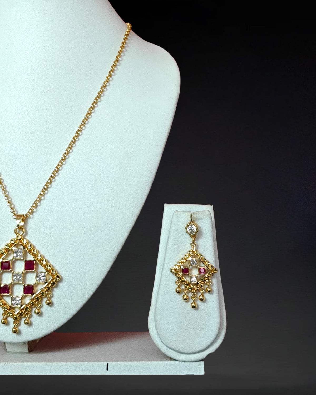 Simple stone set