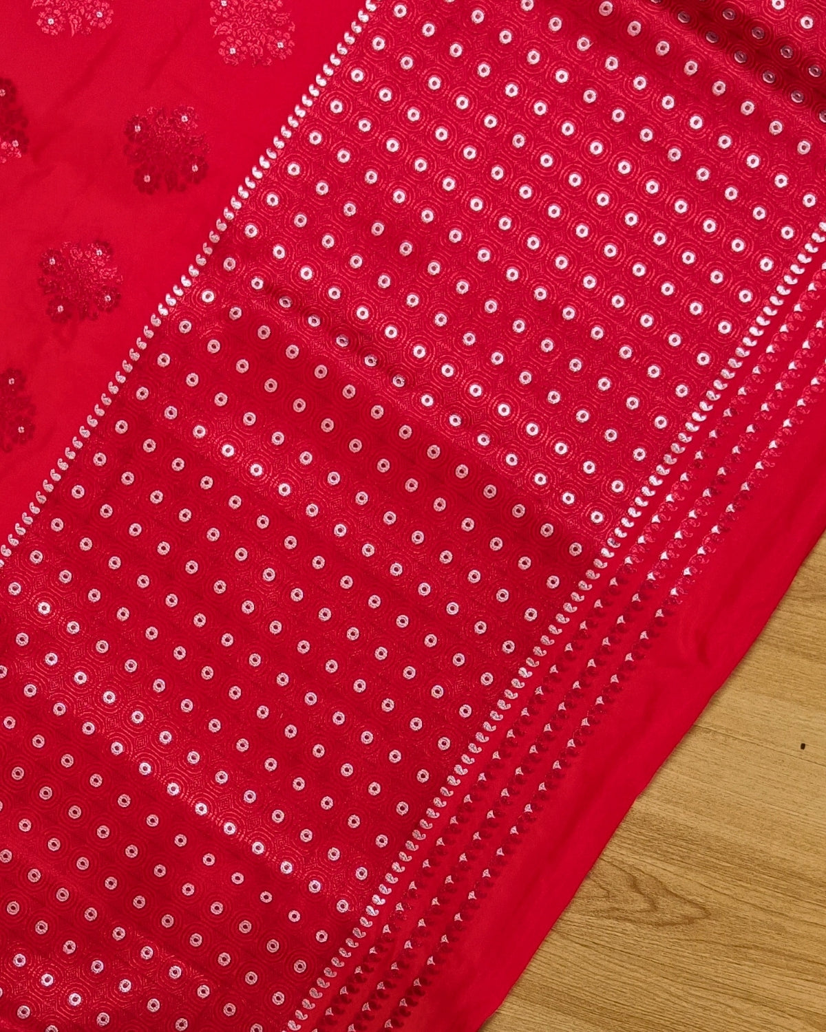 Semi paat mekhela sador - Scarlet red
