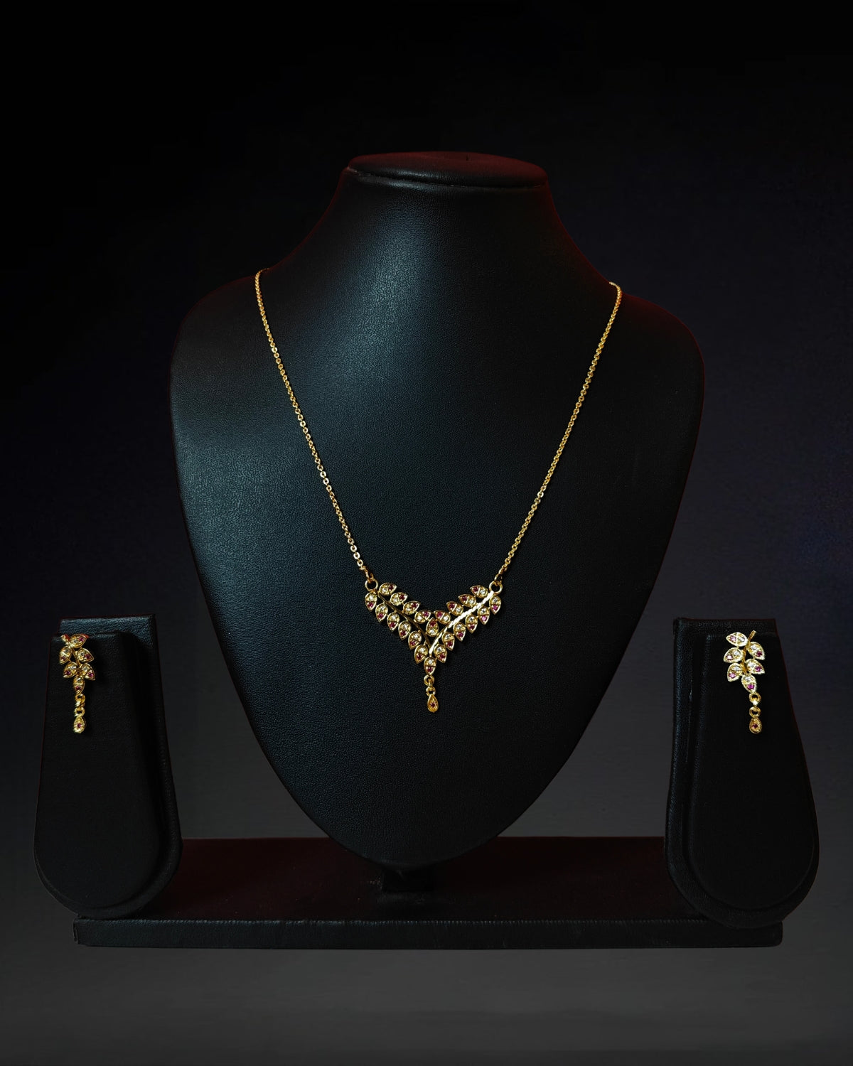 Stone leaf jewellery set