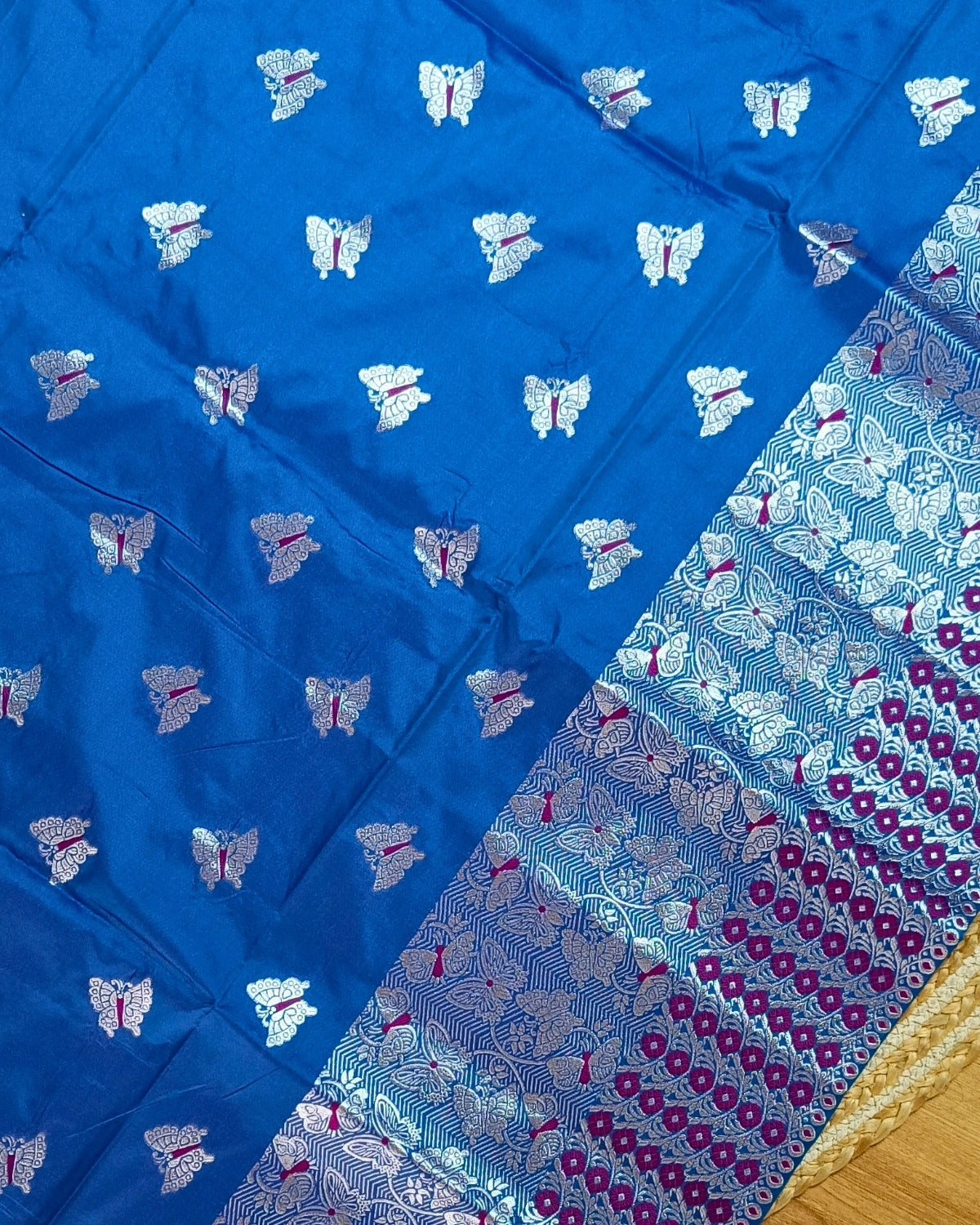 Semi paat mekhela sador - Butterfly design