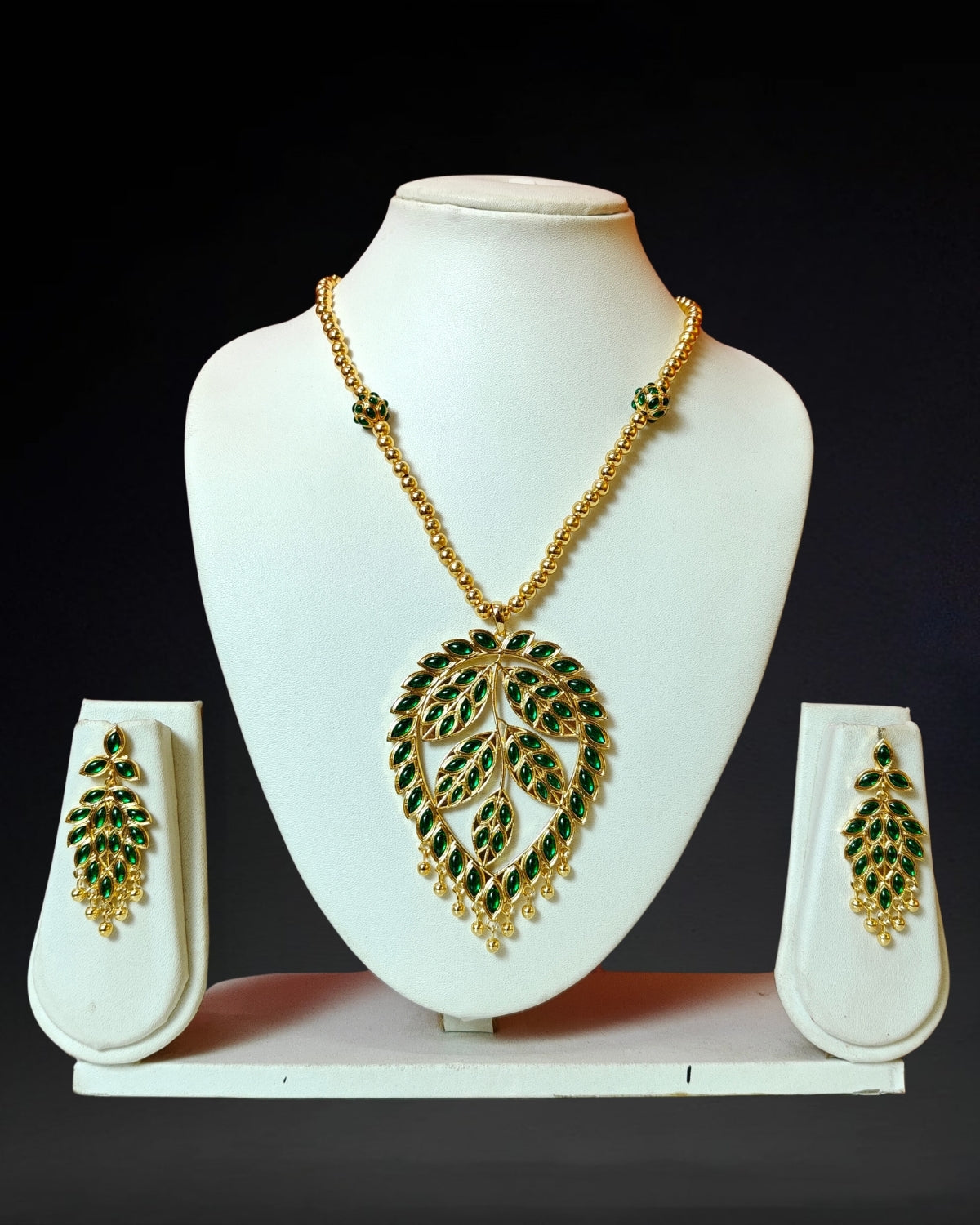 Paat design jewellery set