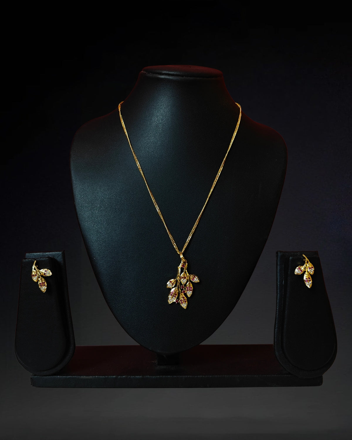 Stone leaf jewellery set