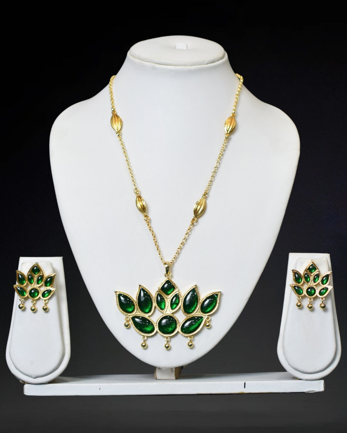Lotus design simple jewellery set
