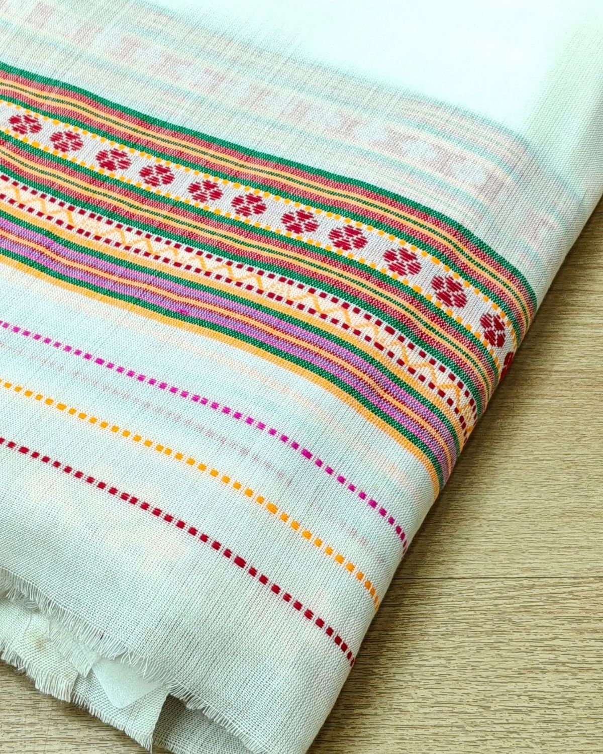 Gero design Mising mekhela sador - White